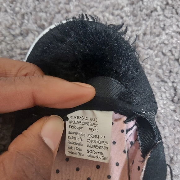 Shoes - Picture 4 of 6